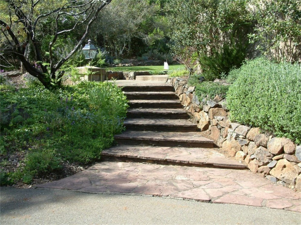 Welcoming Walkway