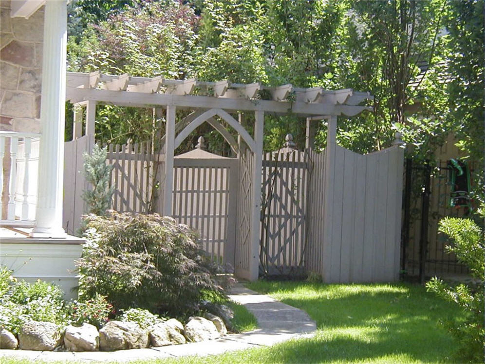 Formal Side Gate