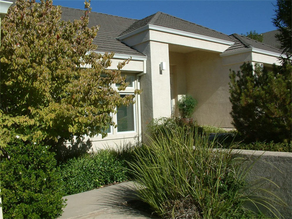 Front Door Garden Area